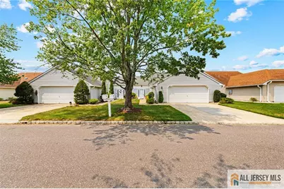 664 Azalea Plaza #664B, Monroe Township, NJ 08831 - Photo 2