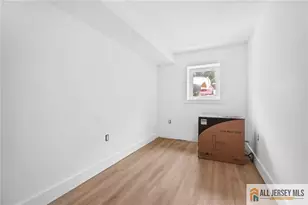 291 New York Ave, Jersey City, NJ 07307 - Photo 22
