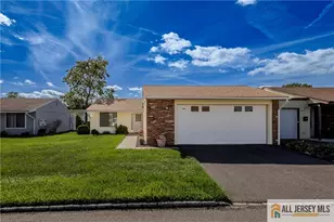 30 Larch Plaza, Monroe Township, NJ 08831 - Photo 2