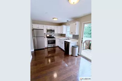 86 Wilton Avenue NE #403, Middlesex, NJ 08846 - Photo 2