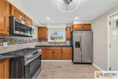 [Address not provided], Hamilton Township, NJ 08609 - Photo 10