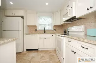 264 Middlebury Ln, Monroe Township, NJ 08831 - Photo 8