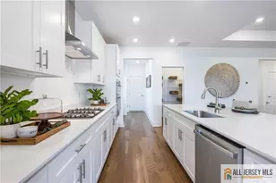 8 Galerie Ct, Monroe Township, NJ 08831 - Photo 4