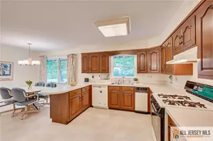 8 Dov Pl, South Brunswick Township, NJ 08824 - Photo 4