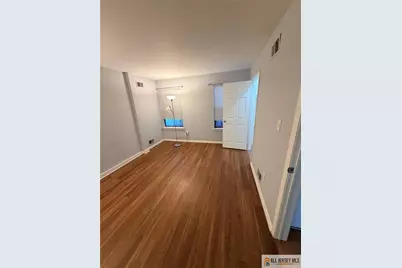 103 Woodbridge Common #103, Iselin, NJ 08830 - Photo 10