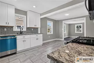 16 Oakwood Pl, North Brunswick Township, NJ 08902 - Photo 10