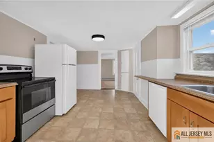 9 Hahn St, Washington Township, NJ 07882 - Photo 2