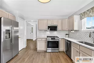 102 Waterside Blvd, Monroe Township, NJ 08831 - Photo 16