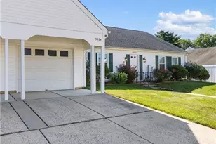 502 Springfield Way, Monroe Township, NJ 08831 - Photo 2