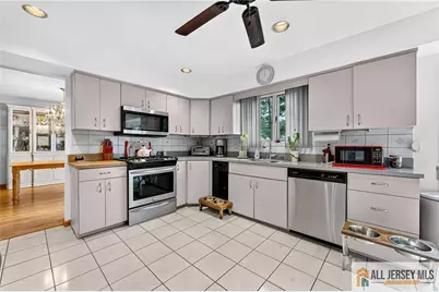 121 W Hill Road, Colonia, NJ 07067 - Photo 6