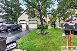 5 Hillsborough Dr, Monroe Township, NJ 08831 - Photo 2