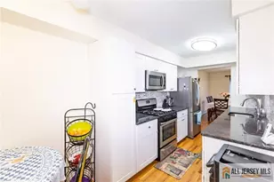 17 Heritage Ct, Ewing Township, NJ 08628 - Photo 16
