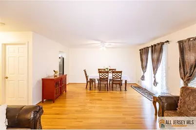 17 Heritage Court, Ewing Township, NJ 08628 - Photo 6