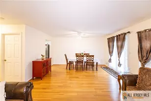 17 Heritage Ct, Ewing Township, NJ 08628 - Photo 6
