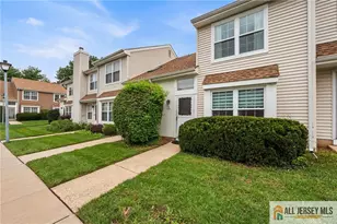 11 Canterbury Cir, Franklin Township, NJ 08873 - Photo 2