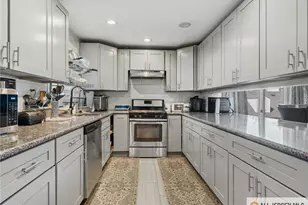 899 Green St, Iselin, NJ 08830 - Photo 10