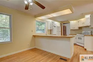 303 Woods End Ct, Spotswood, NJ 08884 - Photo 14
