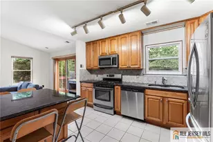 92 Woodbury Rd, Edison, NJ 08820 - Photo 8