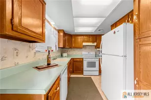 376 Stirling Dr, Monroe Township, NJ 08831 - Photo 10