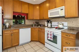 49 Albury Way, North Brunswick Township, NJ 08902 - Photo 4