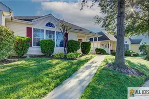 229 N Pondview Blvd, Monroe Township, NJ 08831 - Photo 2
