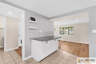 102 Avonridge Rd, Raritan, NJ 08869 - Photo 8
