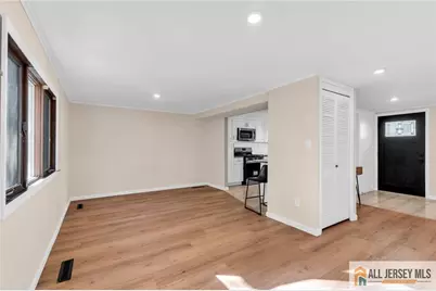 102 Avonridge Road, Raritan, NJ 08869 - Photo 4