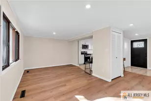 102 Avonridge Rd, Raritan, NJ 08869 - Photo 4