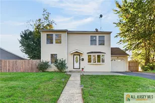 29 Windsor Dr, East Brunswick Township, NJ 08816 - Photo 2
