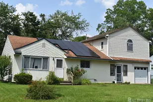 126 Lakeside Dr, Piscataway Township, NJ 08854 - Photo 1