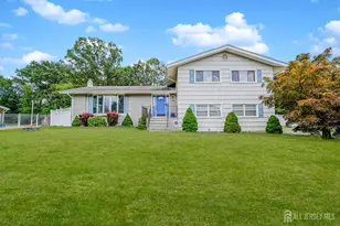 71 Zaleski Dr, Sayreville, NJ 08872 - Photo 1