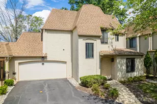 31 Gate House Ln, Edison, NJ 08820 - Photo 1