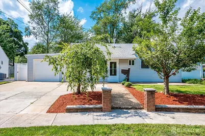 9 Regent Court, Edison, NJ 08817 - Photo 1