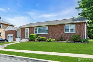 7 Oakwood Pl, North Brunswick Township, NJ 08902 - Photo 1