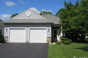 125 Fontaine Ct, Monroe Township, NJ 08831 - Photo 1