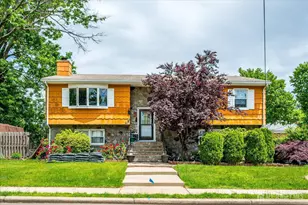 4 Wick Dr, Fords, NJ 08863 - Photo 1