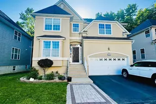 247 Morning Glory Dr, Monroe Township, NJ 08831 - Photo 1