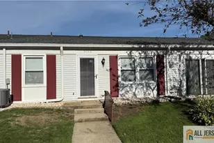 340 Narragansett Ln, Monroe Township, NJ 08831 - Photo 1