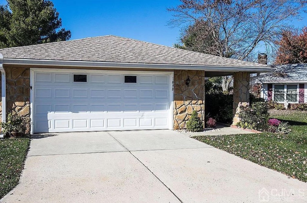 189 Newport Rd, Monroe Twp, NJ 08831-5851