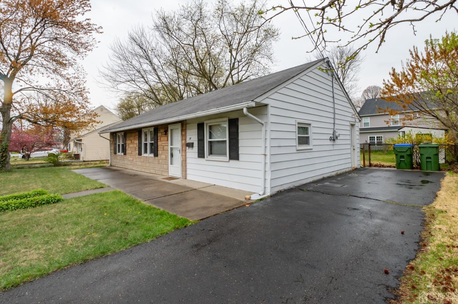 18 Idlewild Rd, Edison, NJ 08817-4106