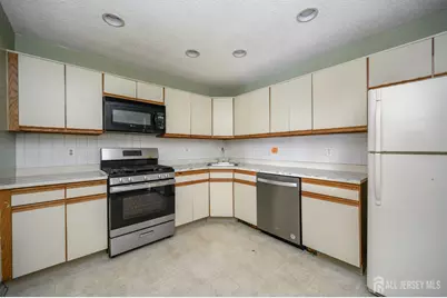 124 Edward Drive, Franklin Township, NJ 08823 - Photo 12