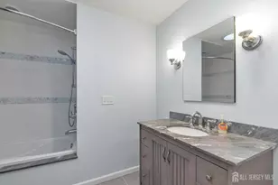 1 Kingsbridge Rd, Franklin Township, NJ 08873 - Photo 12