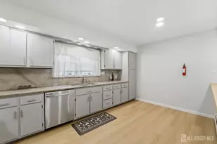 21 Lincoln Pkwy, Bayonne, NJ 07002 - Photo 8