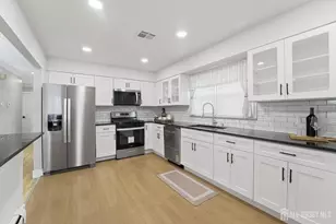 21 Lincoln Pkwy, Bayonne, NJ 07002 - Photo 22