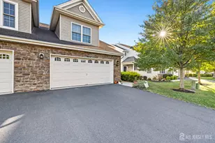60 Saratoga Ct, Franklin Township, NJ 08873 - Photo 2