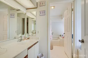 25 Martin Van Buren Dr, Monroe Township, NJ 08831 - Photo 24