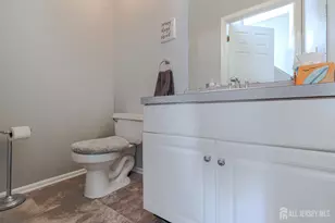 33 Vandeventer Ct, Sayreville, NJ 08872 - Photo 22