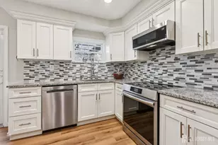 32 Tanglewood Ln, Colonia, NJ 07067 - Photo 4