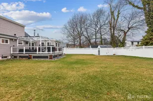32 Tanglewood Ln, Colonia, NJ 07067 - Photo 18