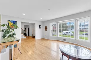 8 Queens Pl, Old Bridge Township, NJ 08857 - Photo 12